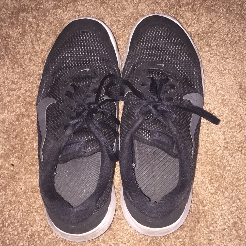 nike tennis shoes